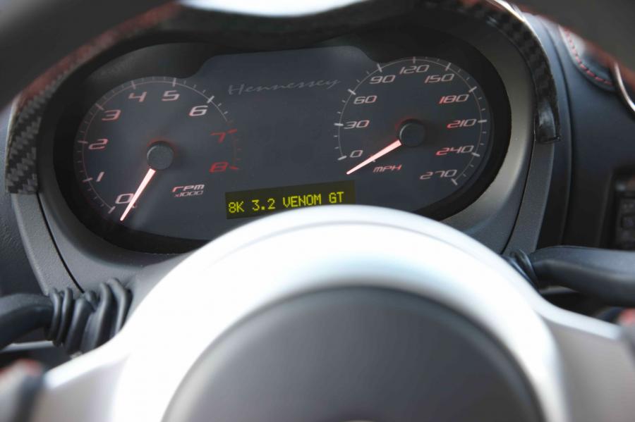 Панель приборов Hennessey Venom GT 2010 года  (фото 7 из 71)